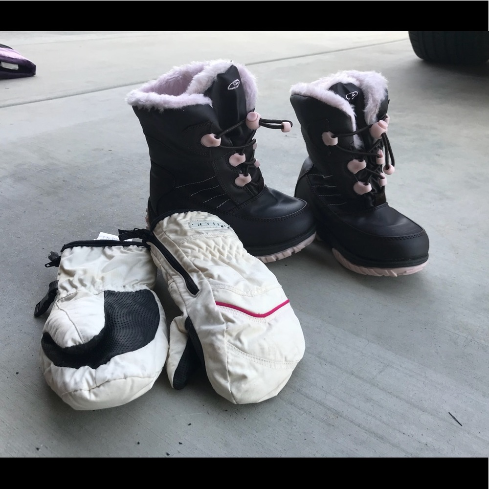 Sold Toddler fur snow boots and mittens
